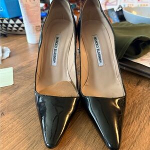 Manolo Blahnik Black Patent Leather Pointed-Toe Pumps Size 35.5